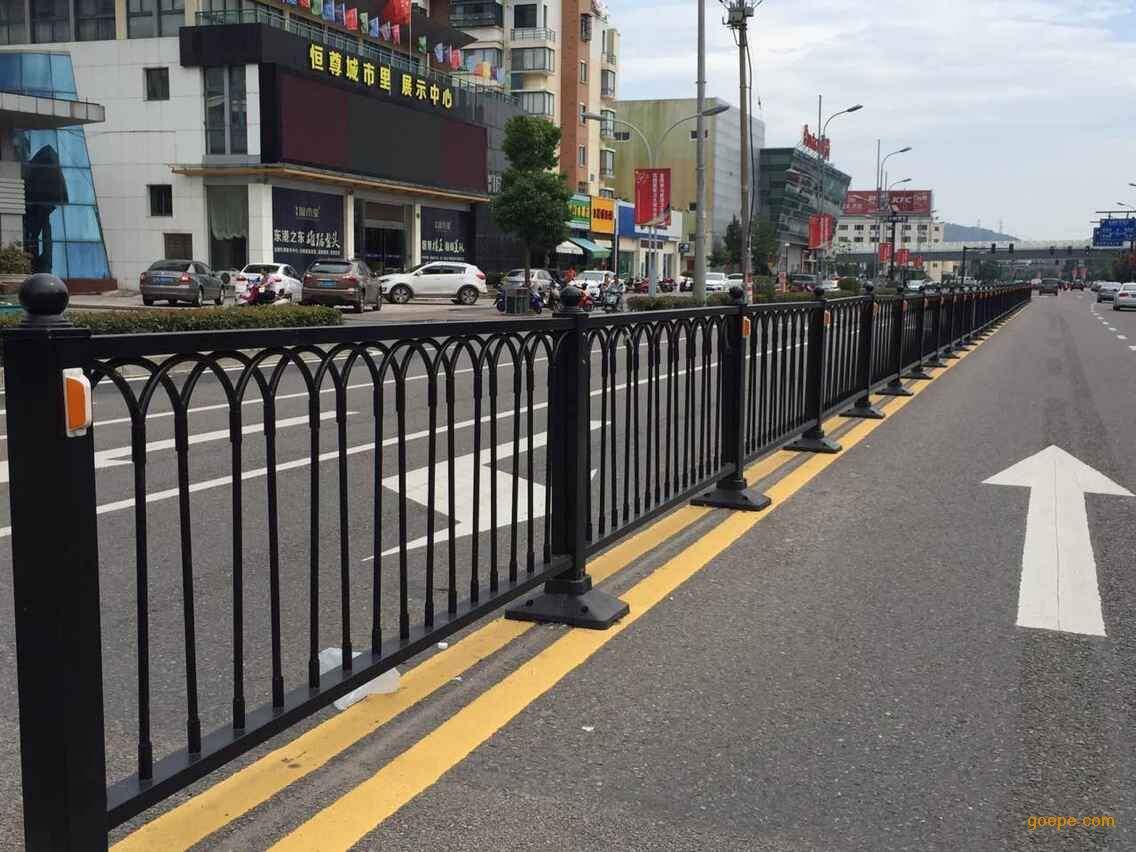 道路護(hù)欄施工方案