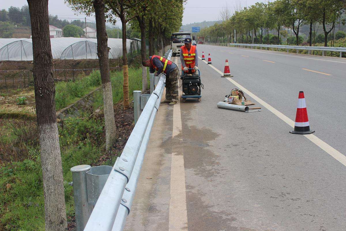 浸塑波形護欄